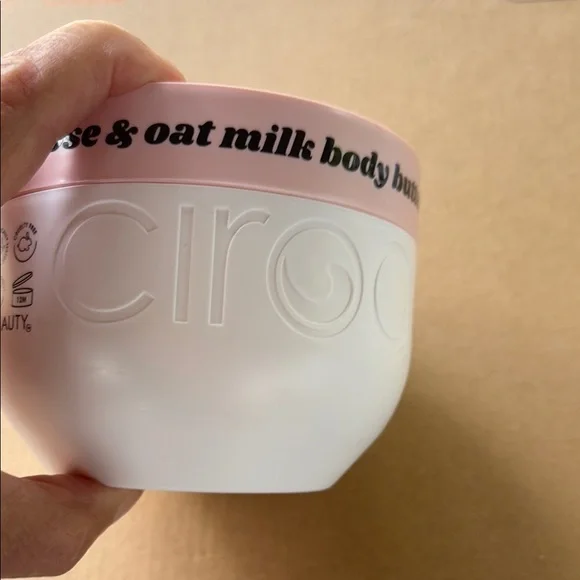 Ciroa Pink Moisturizing Body Oil - Picture 7 of 11